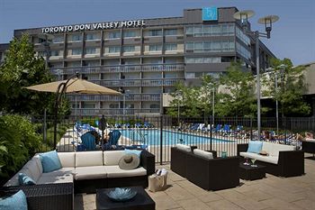多倫多當谷皇冠假日飯店 Toronto Don Valley Hotel and Suites