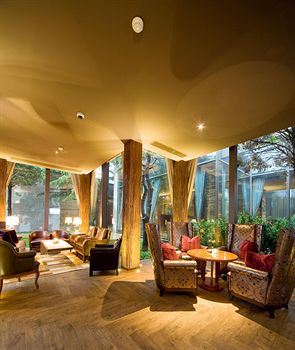 Hotel Lounge