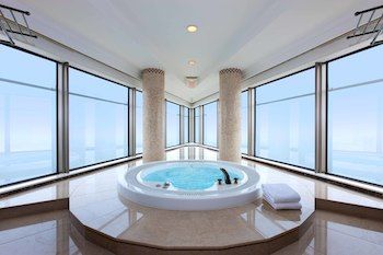 Deep Soaking Bathtub