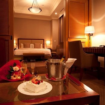 Room Service - Dining
