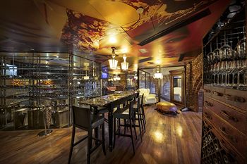 Hotel Bar