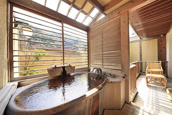 Deep Soaking Bathtub
