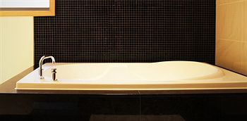 Deep Soaking Bathtub
