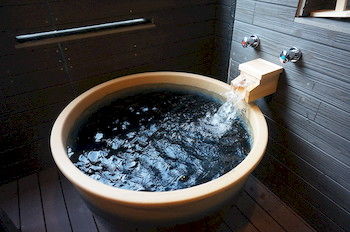 Deep Soaking Bathtub