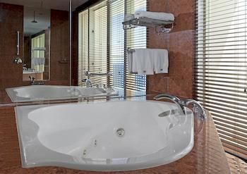 Jetted Tub