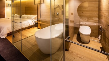 Deep Soaking Bathtub