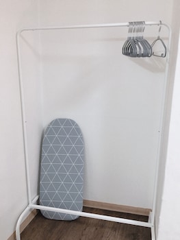 Iron/Ironing Board