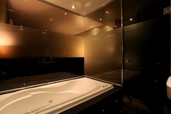 Deep Soaking Bathtub