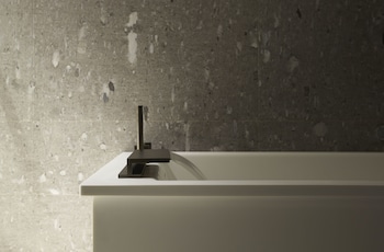 Deep Soaking Bathtub