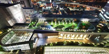 Shopping mall