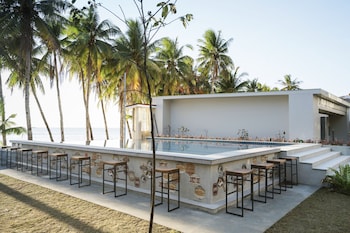 Poolside Bar