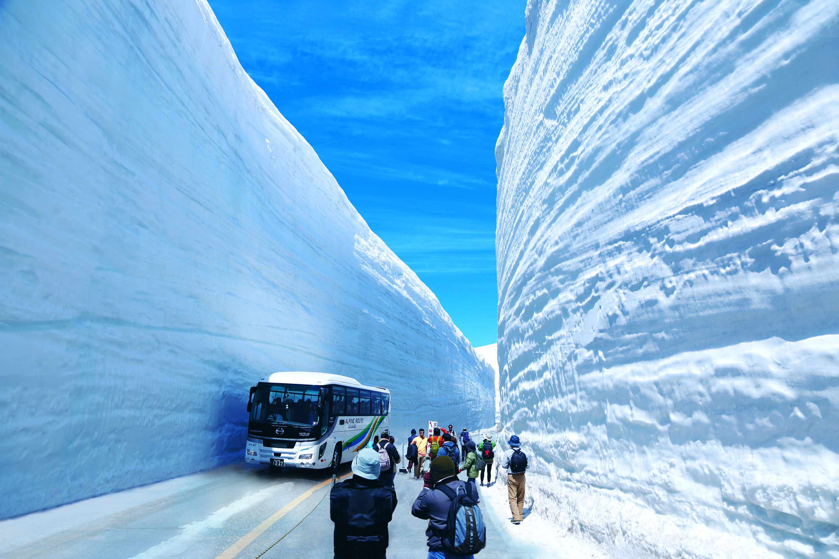 保證出團 北陸立山雪壁 惠那峽遊船 花見牧歌之里 合掌村 兼六園 雙溫泉5 天 名 松 易飛網國外旅遊