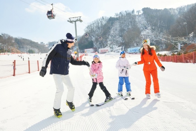 【台虎易起飛．銀妝韓國4日】雪場歡樂滑雪、繽紛愛寶樂園、草莓採果樂、新開幕好客空間、弘大商圈散策