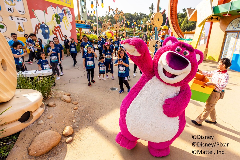 【「皮克斯好友5公里跑」│機加酒3日】香港迪士尼樂園10K 週末2024 自由行(園區內自選酒店或市...