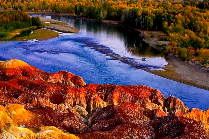 【炫彩北疆12日】人間仙境天山天池、地上彩虹五彩灘、翠藍絕美喀納斯、中國第一禾木村、烏爾禾魔鬼城、天...