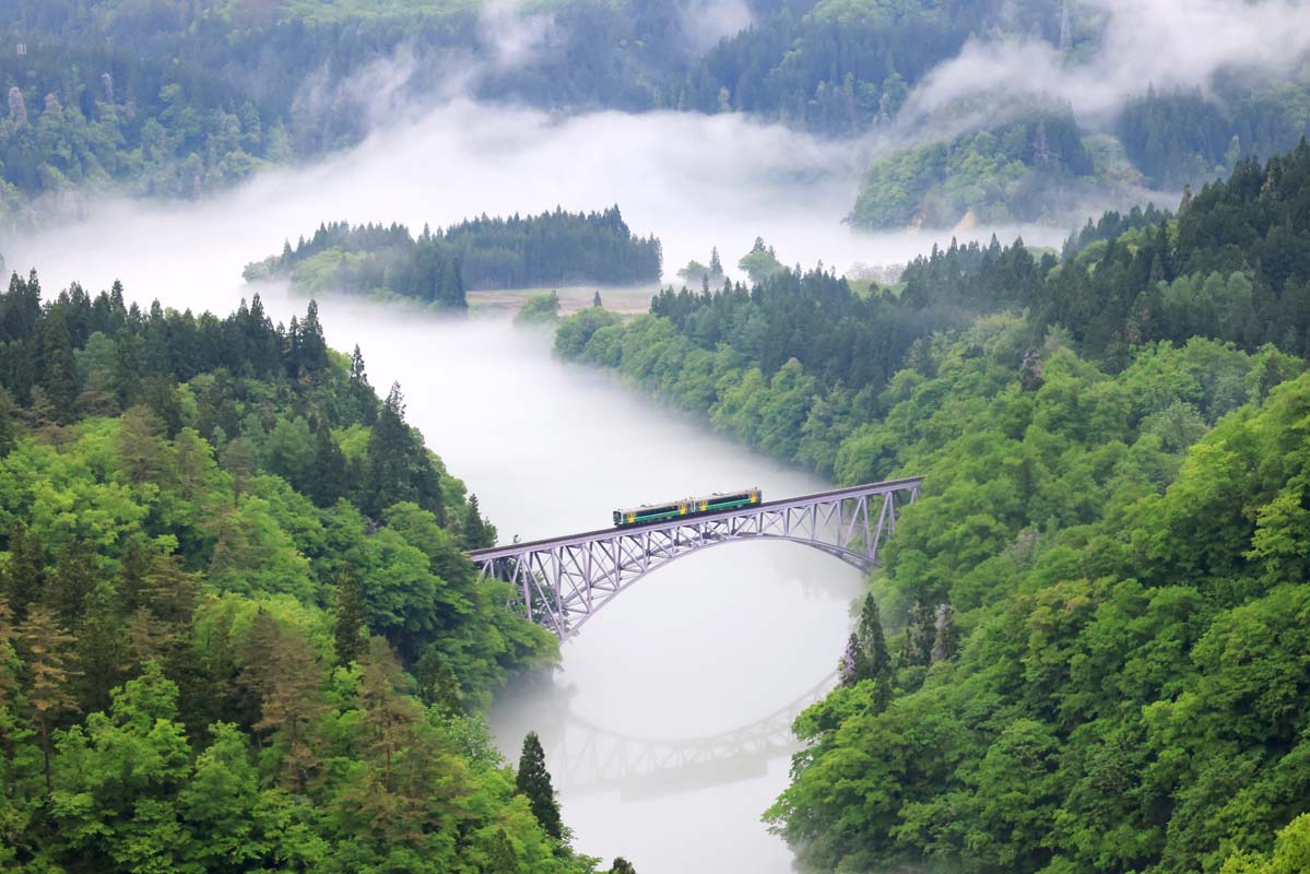 絕美東北雙溫泉 5 日｜夢幻只見線、銀山溫泉、嚴美溪、藏王狐狸村、最強能量金蛇水神社、季節採果樂