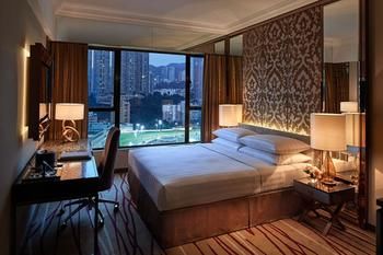Cosmopolitan-Hotel-Hong-Kong-Guest-Room