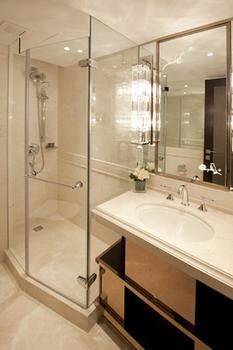 Cosmopolitan-Hotel-Hong-Kong-Bathroom
