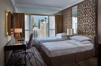 Cosmopolitan-Hotel-Hong-Kong-Guest-Room