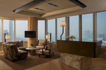 Executive Lounge