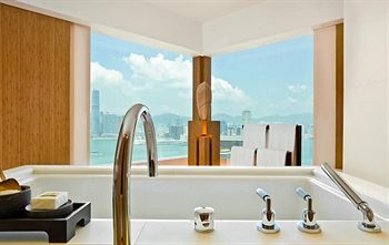 Deep Soaking Bathtub