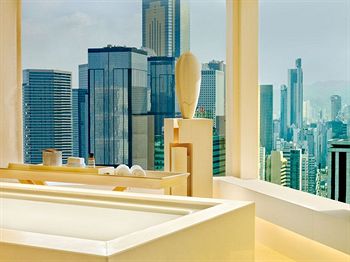 Deep Soaking Bathtub