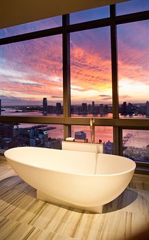 Deep Soaking Bathtub