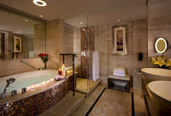 Deep Soaking Bathtub