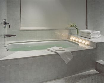 Deep Soaking Bathtub