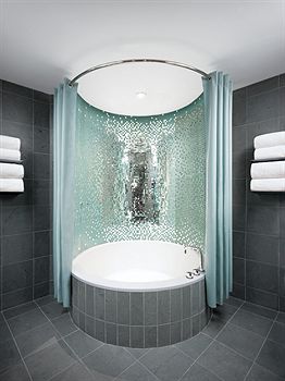Deep Soaking Bathtub