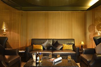 Hotel Lounge