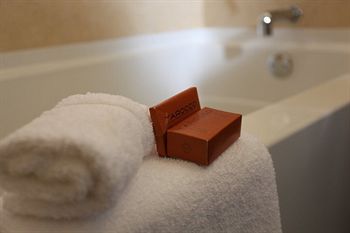 Deep Soaking Bathtub