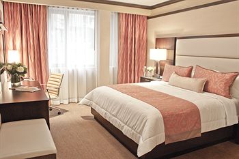 Deluxe king room