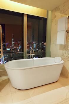 Deep Soaking Bathtub