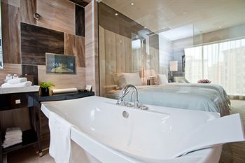 Deep Soaking Bathtub