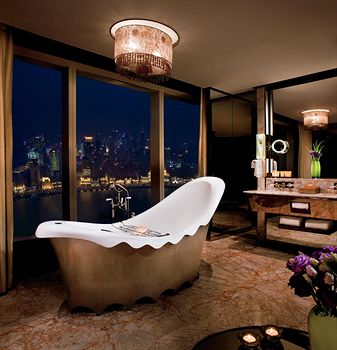 Deep Soaking Bathtub