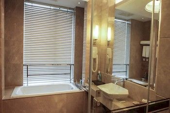 Deep Soaking Bathtub