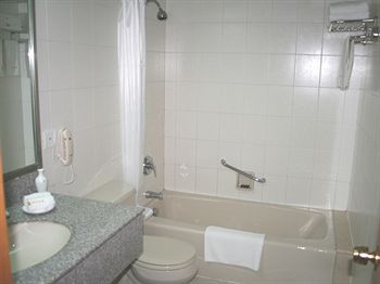 Deep Soaking Bathtub