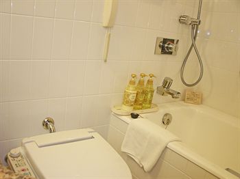 Deep Soaking Bathtub
