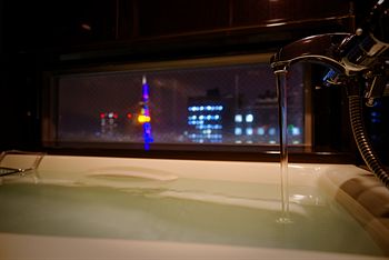 Deep Soaking Bathtub