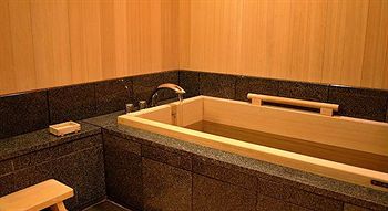 Deep Soaking Bathtub