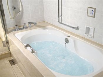 Deep Soaking Bathtub