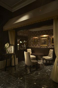 Hotel Lounge