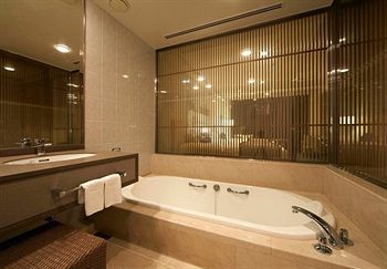 Deep Soaking Bathtub