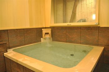 Deep Soaking Bathtub