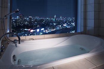Deep Soaking Bathtub