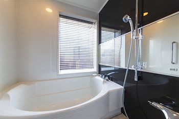 Deep Soaking Bathtub