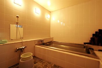 Deep Soaking Bathtub