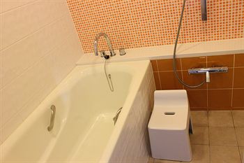 Deep Soaking Bathtub