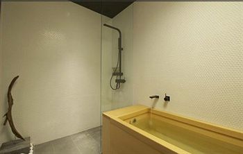 Deep Soaking Bathtub